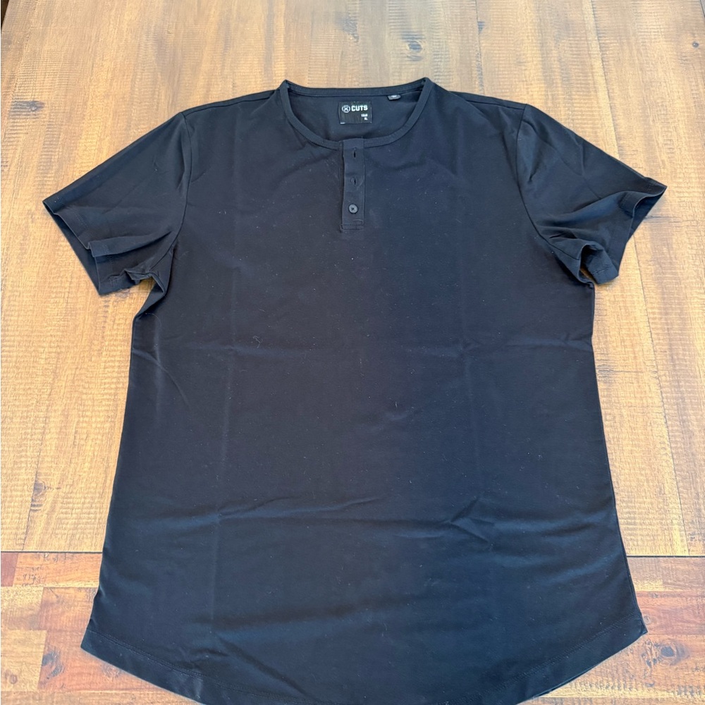 Men’s Cuts Clothing Black Henley Shirt Size XL w Stain